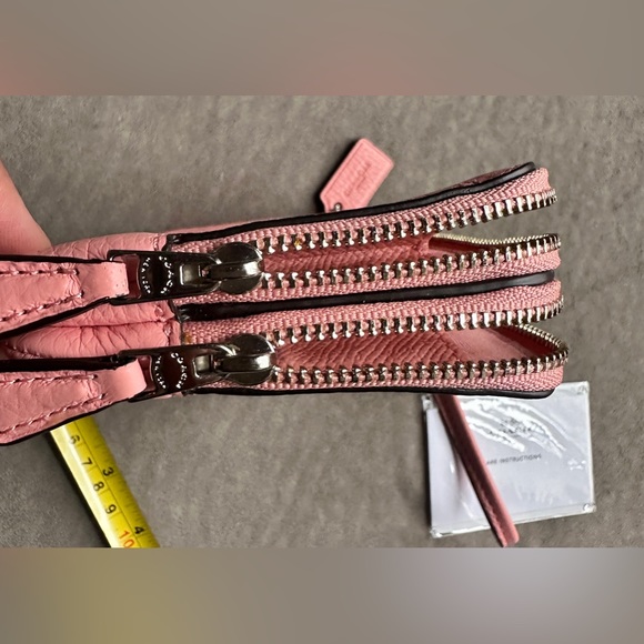 ❌SOLD❌NWOT- Coach Double corner zip wristlet- Pebble leather in Peach color - Picture 4 of 5